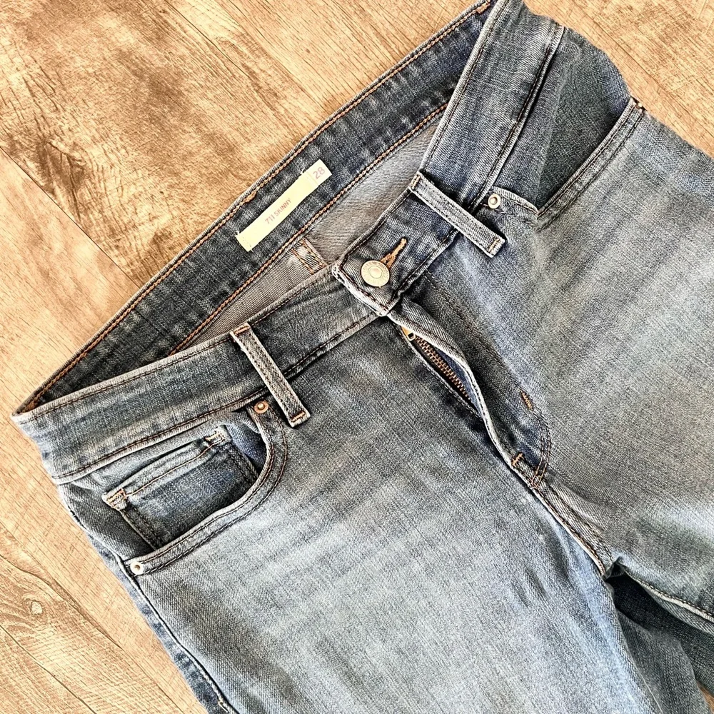 Levi’s 711 Skinny Distressed Ankle Length Jeans 28